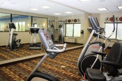 фото отеля Holiday Inn Express & Suites Fairmont
