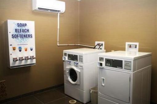 фото отеля Holiday Inn Express & Suites Fairmont