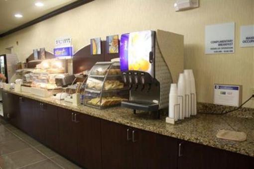 фото отеля Holiday Inn Express & Suites Fairmont