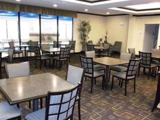 фото отеля Holiday Inn Express & Suites Fairmont