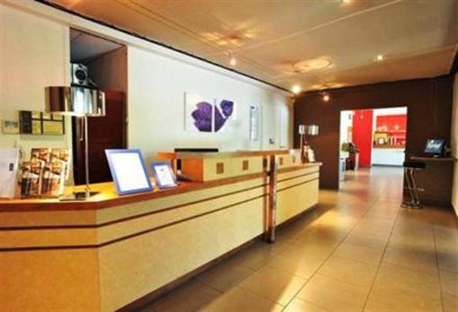 фото отеля Hotel Kyriad Lyon Sud Saint-Genis-Laval