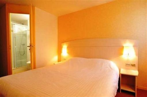 фото отеля Hotel Kyriad Lyon Sud Saint-Genis-Laval
