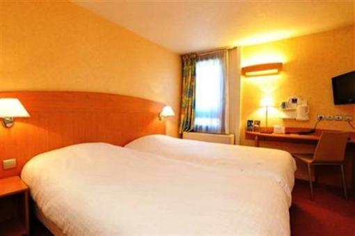 фото отеля Hotel Kyriad Lyon Sud Saint-Genis-Laval