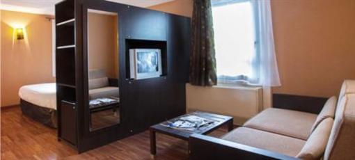 фото отеля Hotel Kyriad Lyon Sud Saint-Genis-Laval