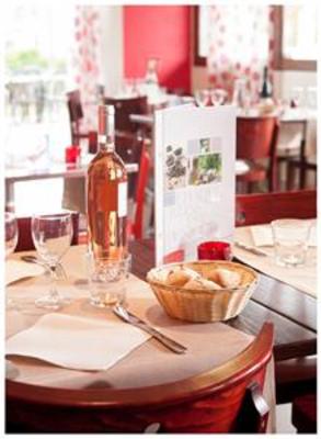 фото отеля Hotel Kyriad Lyon Sud Saint-Genis-Laval