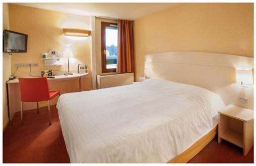 фото отеля Hotel Kyriad Lyon Sud Saint-Genis-Laval
