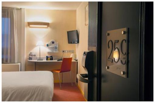 фото отеля Hotel Kyriad Lyon Sud Saint-Genis-Laval