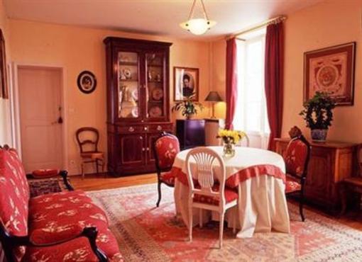 фото отеля Le Clos Saint Nicolas Neauphle le Chateau