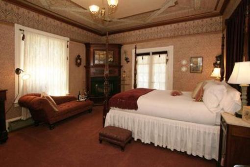 фото отеля Calderwood Inn