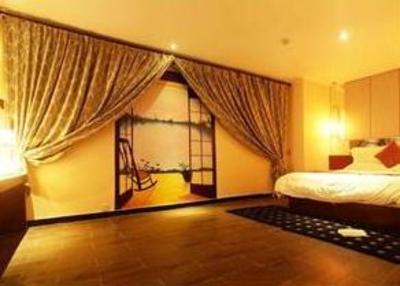 фото отеля Holiday Square Hotel