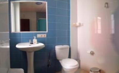 фото отеля Hostal Gadir