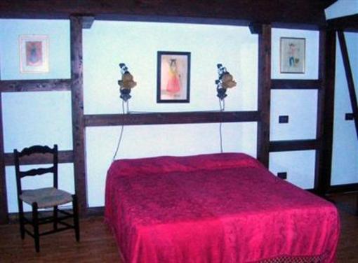 фото отеля Palazzo Verga Bed and Breakfast Cotronei