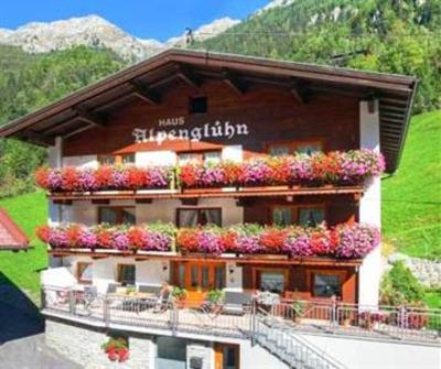 фото отеля Haus Alpengluhn Langenfeld