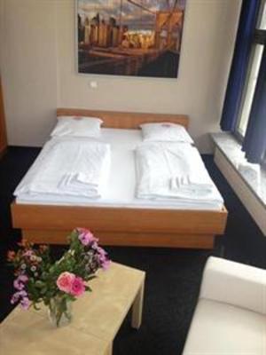 фото отеля Sleepinger Autohof Hotel