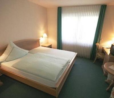 фото отеля Hotel Zur Post Odenthal