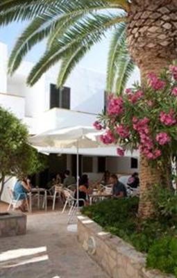 фото отеля Hostal Sol i Mar