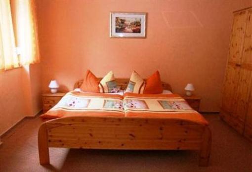 фото отеля Hotel Pension zum dicken Baum