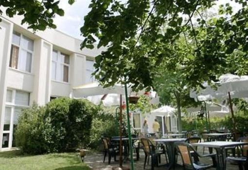 фото отеля Hotel Des Remparts Rochefort (France)