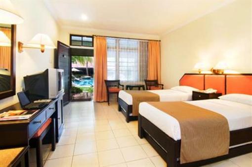 фото отеля Puri Indah Beach Hotel