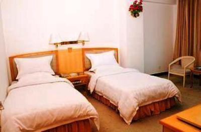 фото отеля Golden Pond Hot Spring Hotel Kunming Ankang Road