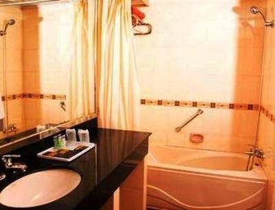 фото отеля Golden Pond Hot Spring Hotel Kunming Ankang Road
