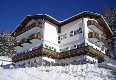 фото отеля Der Hahnbaum Boutique Hotel St. Johann im Pongau