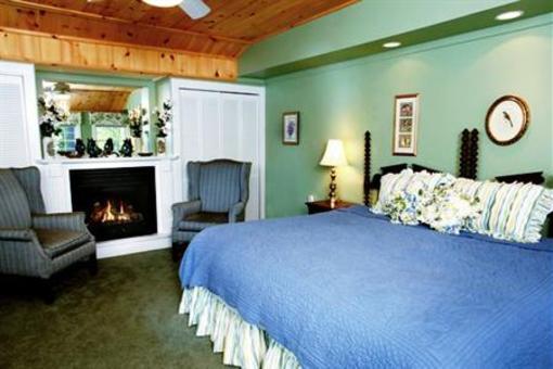 фото отеля The Manor on Golden Pond Hotel Holderness