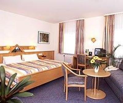 фото отеля Hotel Pfauen Garni