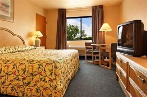 фото отеля Relax Inn Lake of the Ozarks
