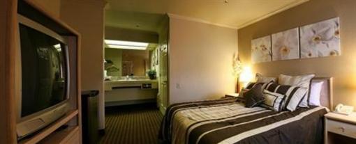 фото отеля BridgePoint Inn