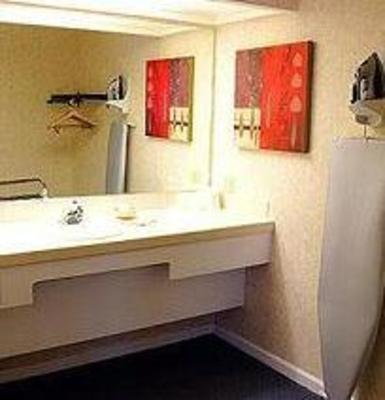 фото отеля BridgePoint Inn