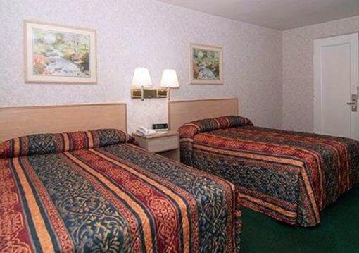 фото отеля Econo Lodge Mechanicsburg