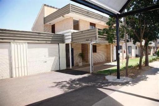 фото отеля Central Serviced Apartments