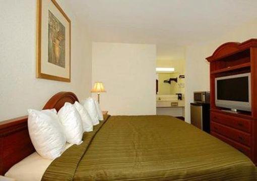 фото отеля Quality Inn South Duncan