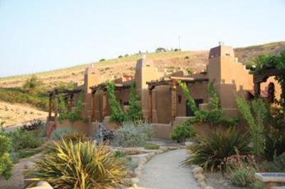 фото отеля Wild Coyote Winery - Bed & Breakfast