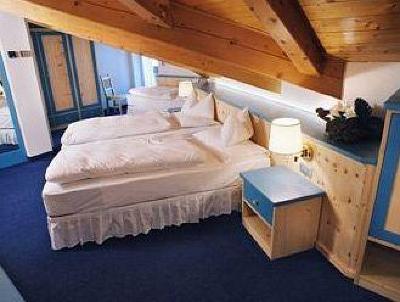 фото отеля Hotel La Roccia Cavalese