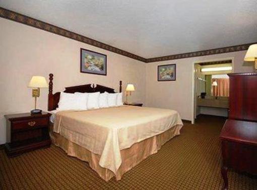 фото отеля Quality Inn South Clarksville