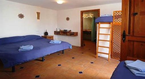 фото отеля Las Piedras Guesthouse Alcaucin