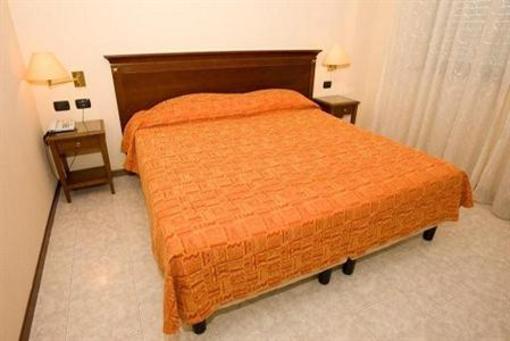 фото отеля Fidenza Hotel