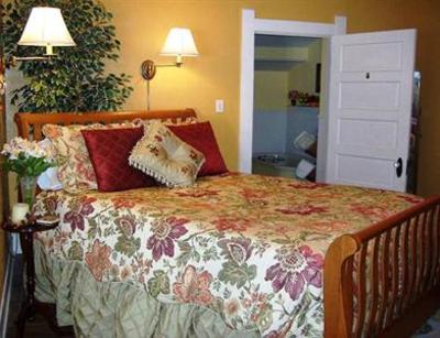 фото отеля Granbury Gardens Bed and Breakfast