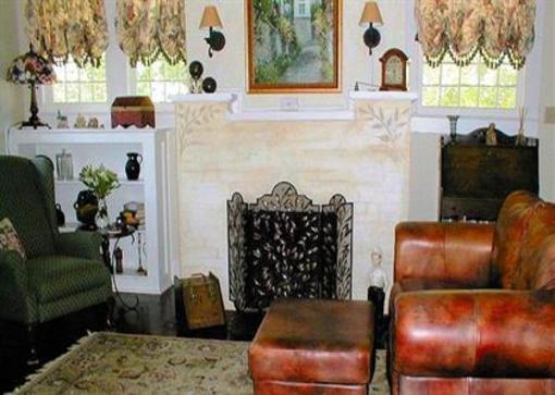 фото отеля Granbury Gardens Bed and Breakfast