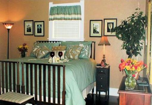 фото отеля Granbury Gardens Bed and Breakfast