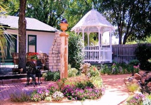 фото отеля Granbury Gardens Bed and Breakfast