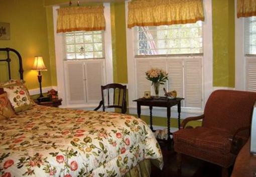 фото отеля Granbury Gardens Bed and Breakfast