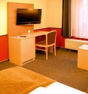 фото отеля Am Tiergarten Hotel & Cafe Leucht Karlsruhe