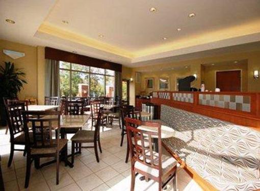 фото отеля Comfort Suites Magnolia Greens