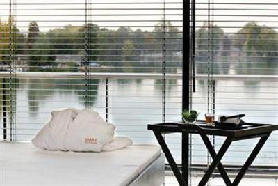фото отеля Hotel du Lac Enghien-les-Bains