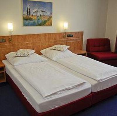 фото отеля Airport BusinessHotel Köln