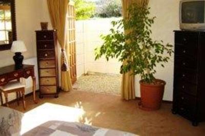 фото отеля Mooring House Guest Lodge Somerset West
