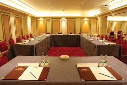 фото отеля BEST WESTERN Falstaff Hotel